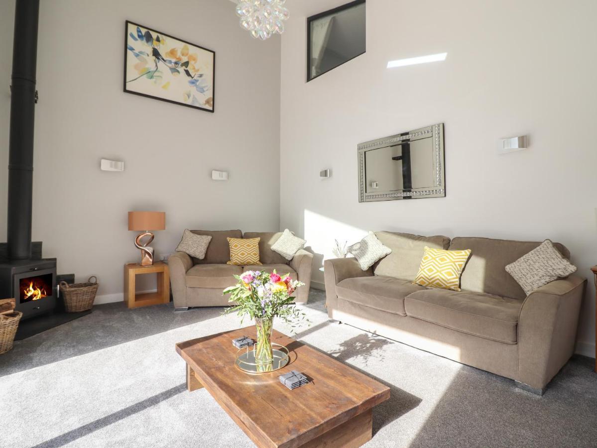 Bryn Cae Villa Ландъндо Екстериор снимка